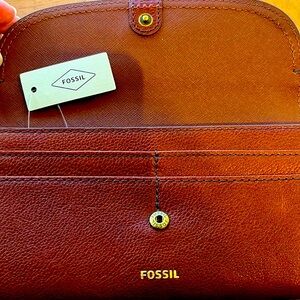 Fossil Cleo Clutch Leather Wallet in Brandy